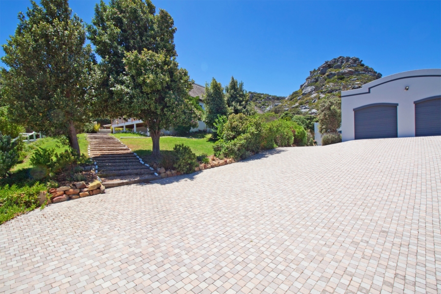 To Let 5 Bedroom Property for Rent in Crofters Valley Western Cape